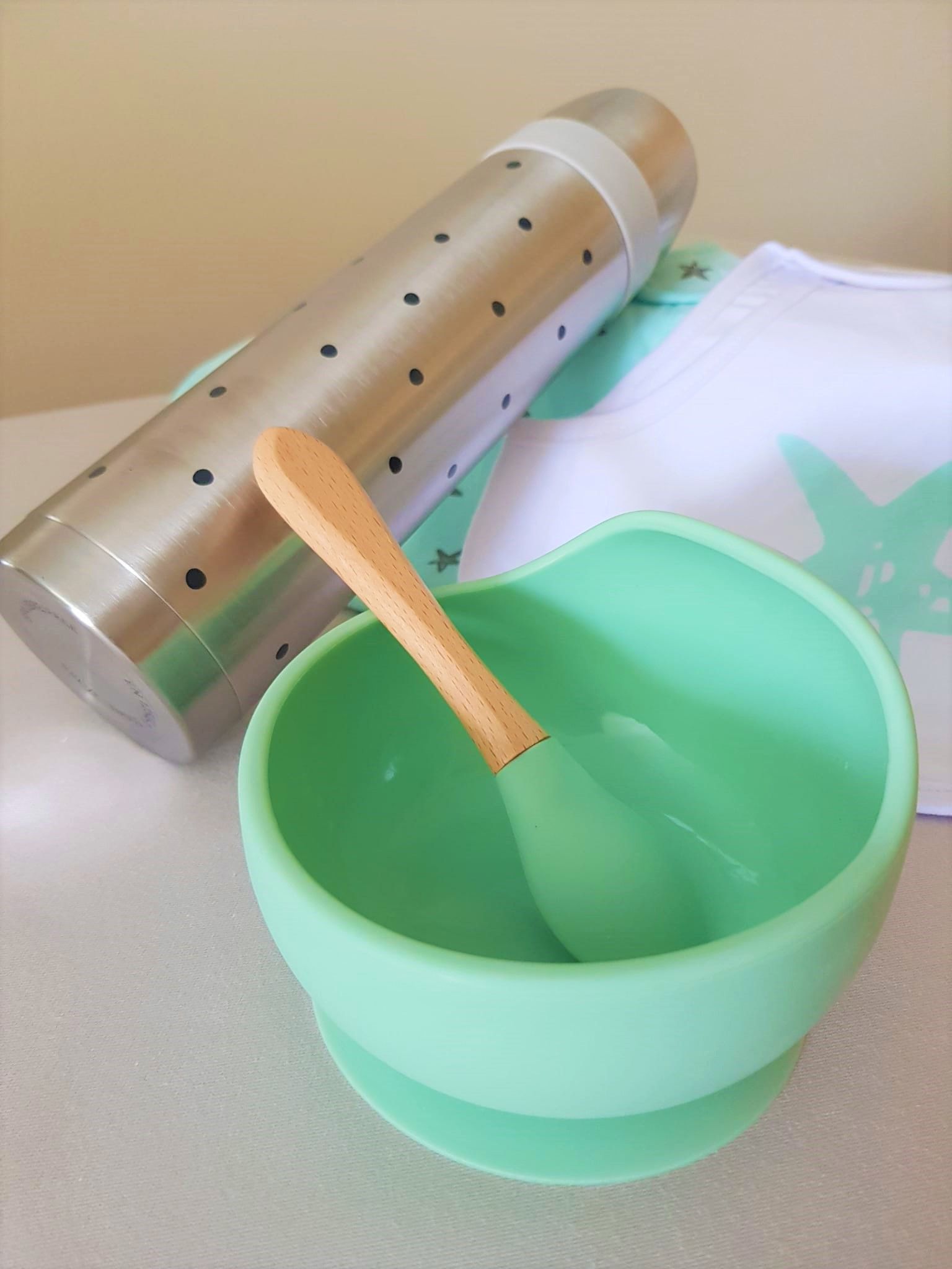 Bol, Termo y Babero Verde